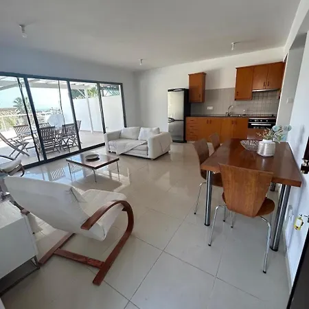 Spacious 1bdr Sea View & Pool Appartement Oroklini