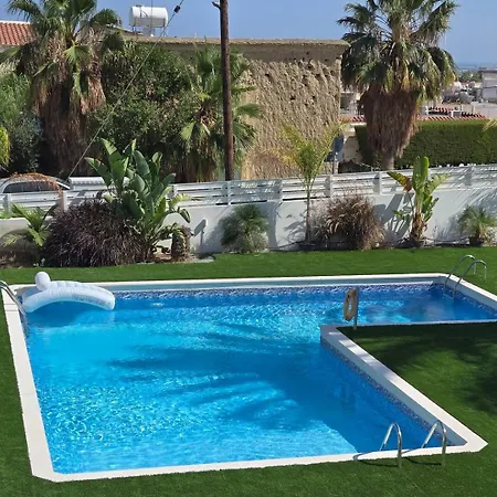 Spacious 1bdr Sea View & Pool Oroklini