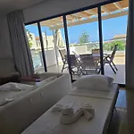 Spacious 1bdr Sea View & Pool *