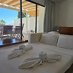 アパート Spacious 1bdr Sea View & Pool オロクリニ