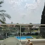 Spacious 1bdr Sea View & Pool アパート オロクリニ