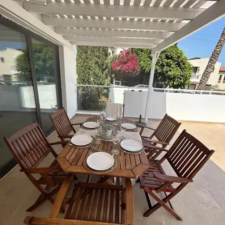 아파트 Spacious 1bdr Sea View & Pool 보로클리니