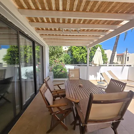 Spacious 1bdr Sea View & Pool 아파트 보로클리니