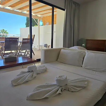 아파트 Spacious 1bdr Sea View & Pool 보로클리니