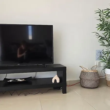 Spacious 1bdr Sea View & Pool 아파트 보로클리니