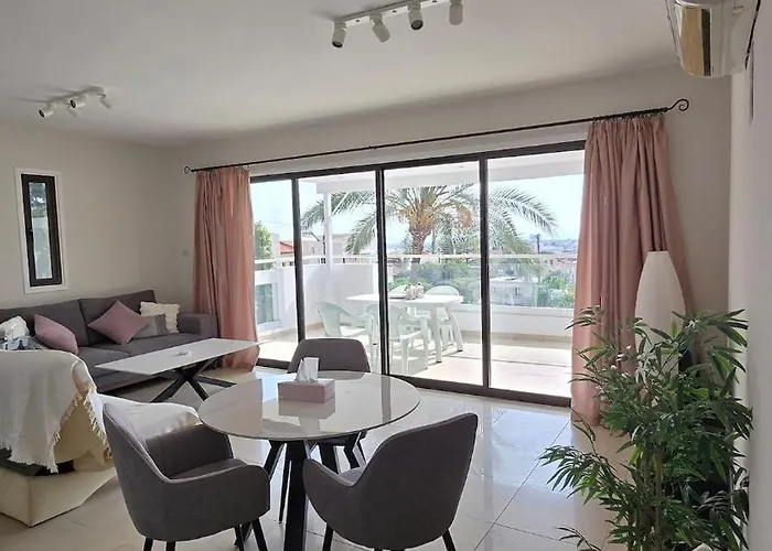 Spacious 1bdr Sea View & Pool