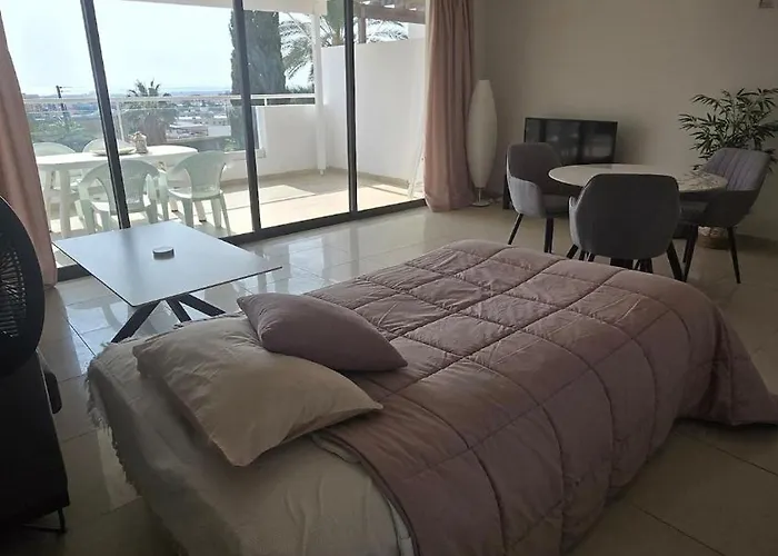 Appartamento Spacious 1bdr Sea View & Pool