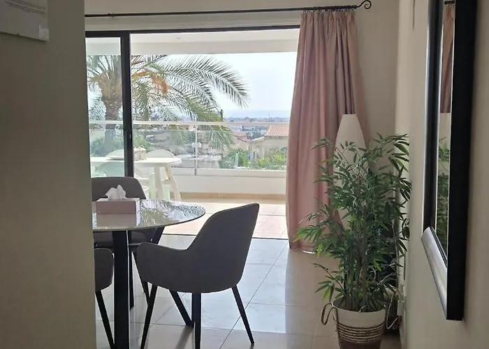 Spacious 1bdr Sea View & Pool *