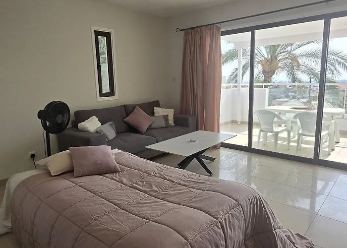 Spacious 1bdr Sea View & Pool